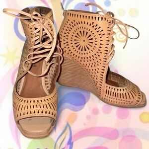 jeffrey campbell ‘rodillo’ lace up wedge sandals, sz 8. light wear! boho western
